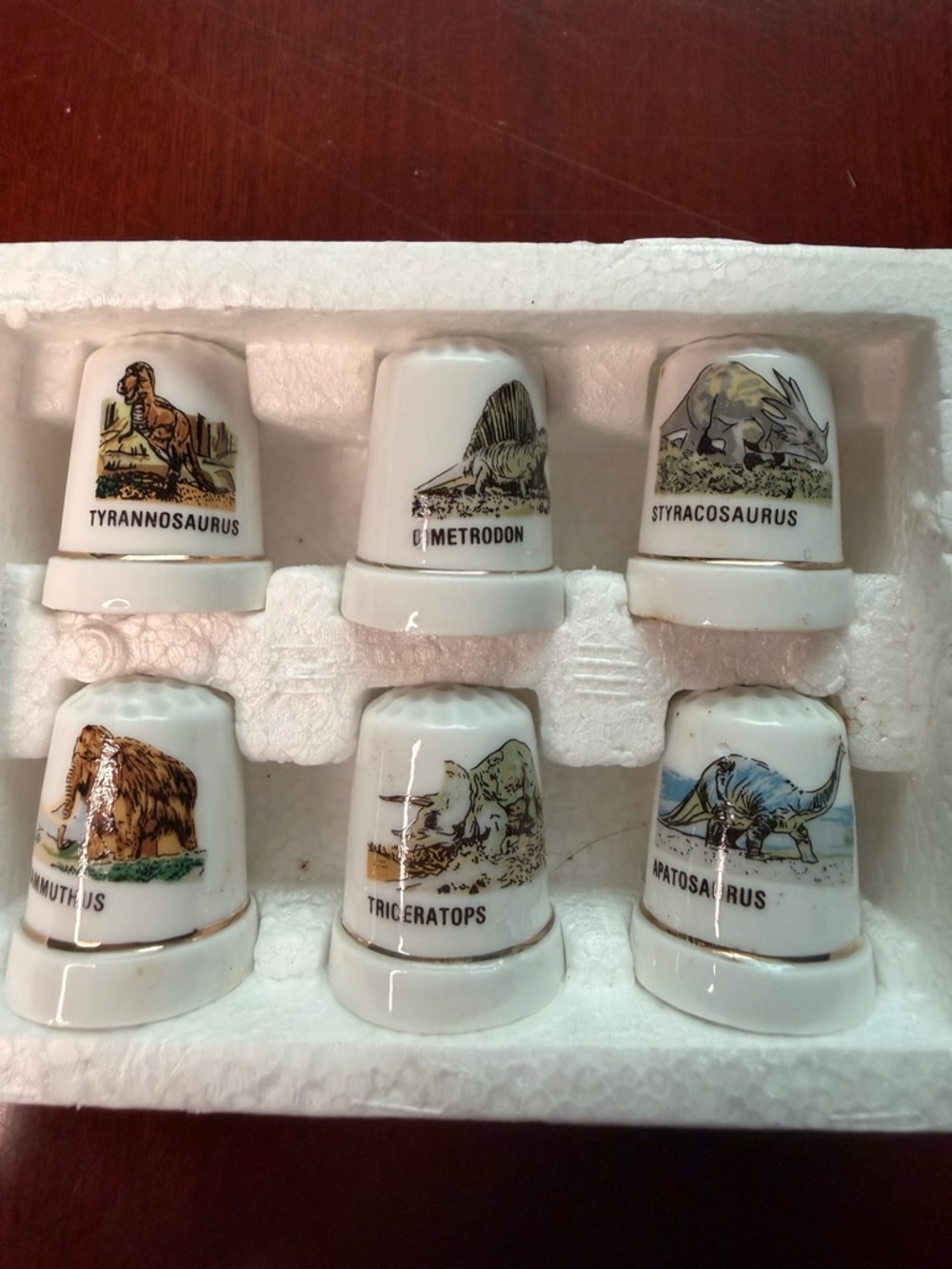 Porcelain Dinosaur Designs Thimble Set Collectibles Made in Taiwan - Picture 2 of 3